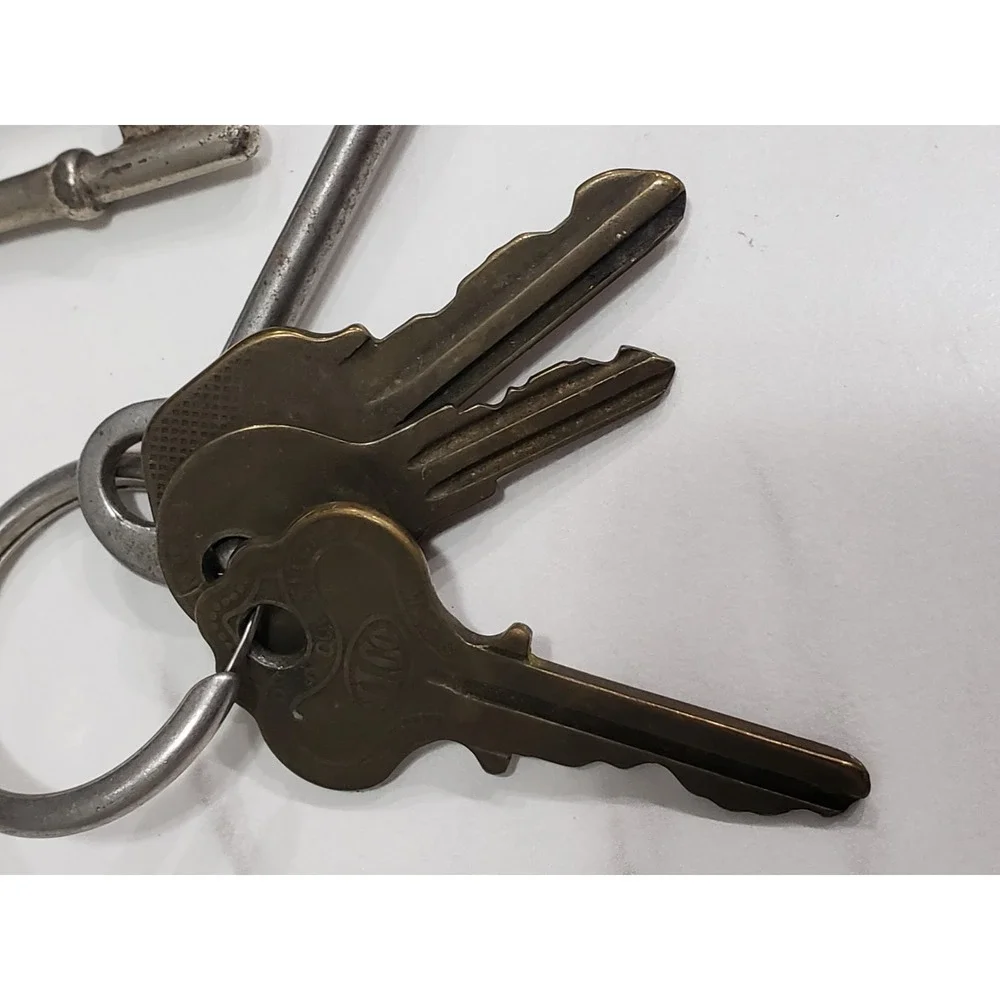 Lot 8 Antique Clover Bow Skeleton Keys Nickel Cabinet Keys 1890s-1920s janitor